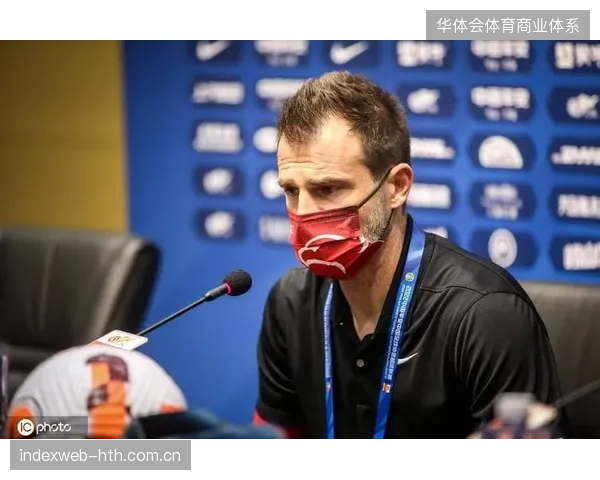 萨格拉莫夫斯基精准换人见效，马马杜替补登场利用二次进攻机会击溃蓉城